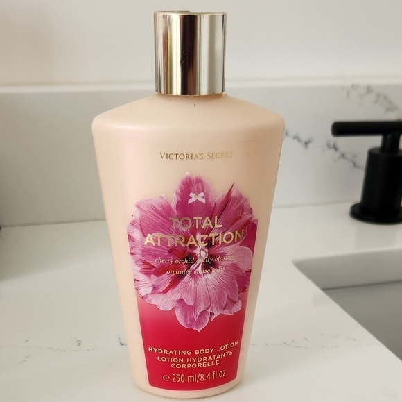 Victoria's Secret Total Attraction Body Lotion Discontinued - Picture 2 of 3